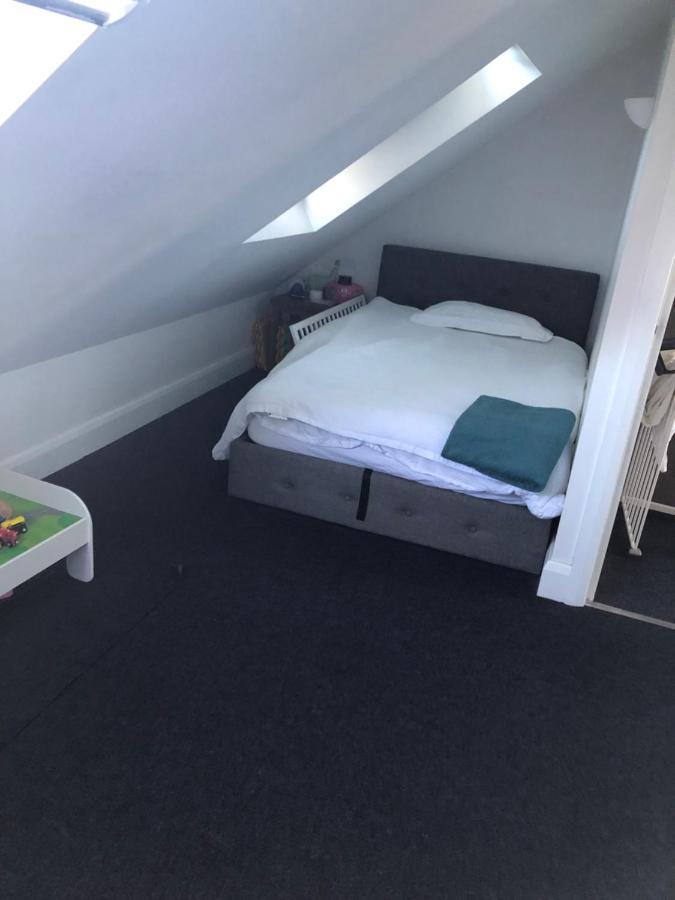 2 X Double Rooms In Cheam Kültér fotó
