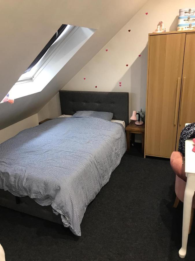 2 X Double Rooms In Cheam Kültér fotó
